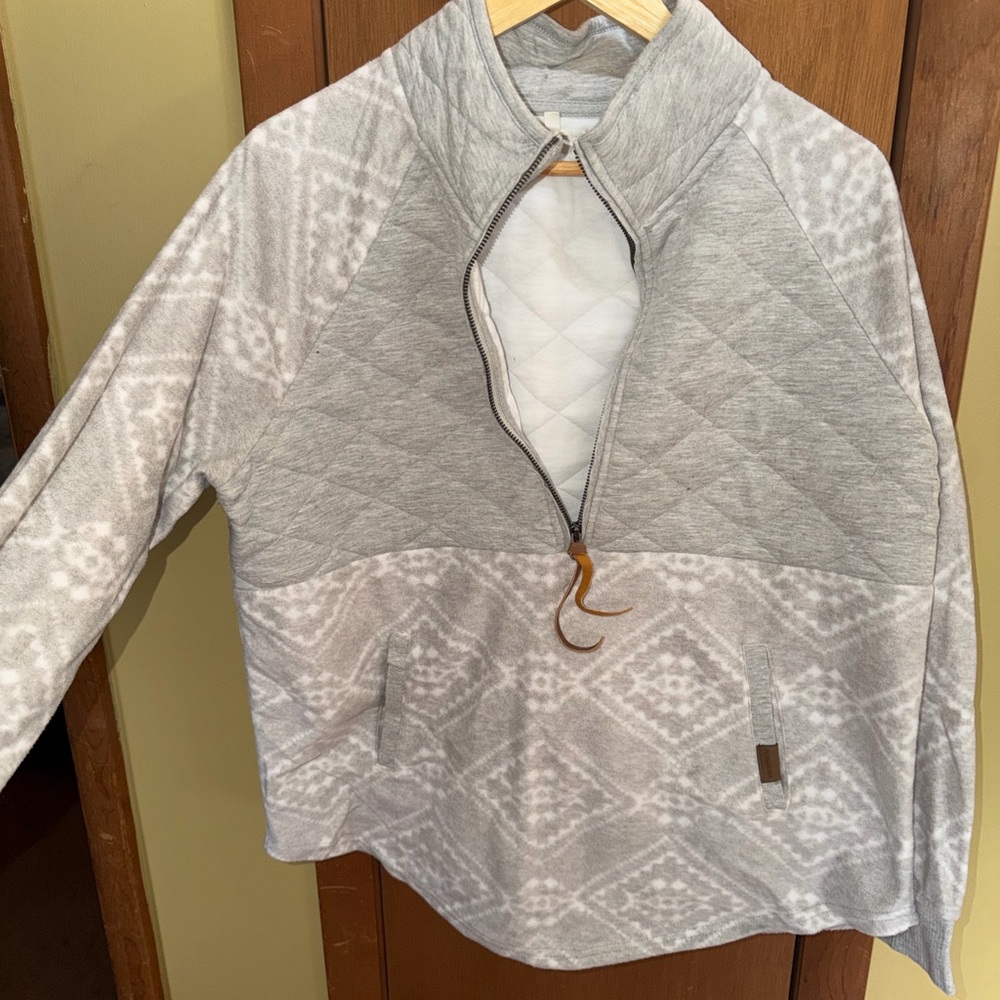 Maurices Gray and White Quilted Top